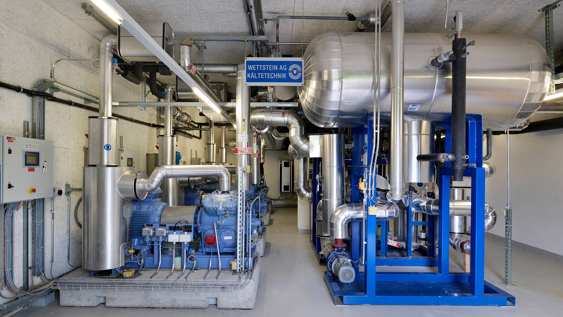 evs_ammoniak-waermepumpe.jpg Zoom: Ammoniak-Wärmepumpe: Die Ammoniak-Wärmepumpe deckt mit einer Wärmeleistung von 850 kW die Grundlast ab. Sie nutzt als Primärenergie die Abwärme der Haco AG.